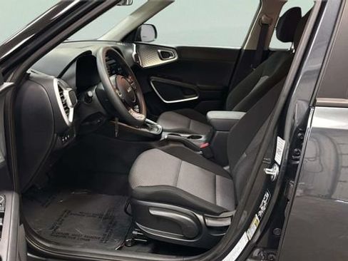 Used 2025 Kia Soul LX w/ LX Technology Package FWD image 10