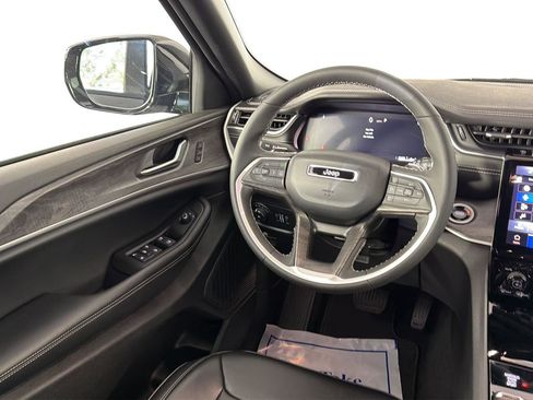 Used 2024 Jeep Grand Cherokee Limited AWD/4WD image 17