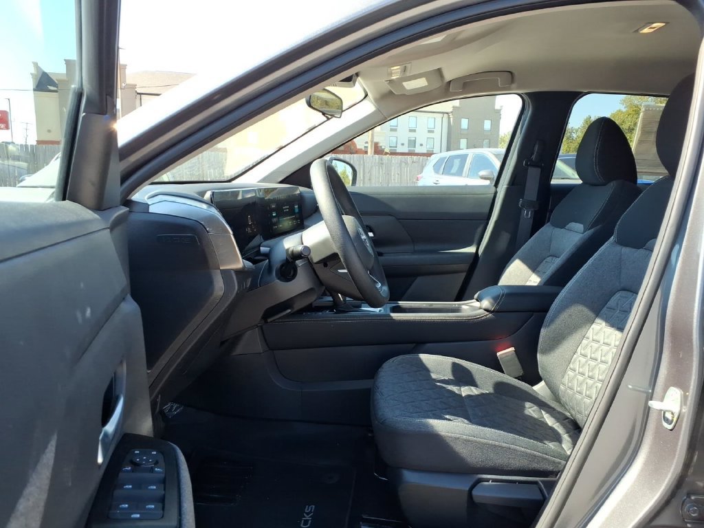 Used 2025 Nissan Kicks SV w/ Illumination Package AWD/4WD image 16