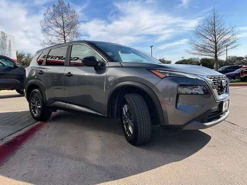 Used 2023 Nissan Rogue S image 5