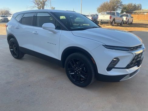 Used 2024 Chevrolet Blazer LT image 3
