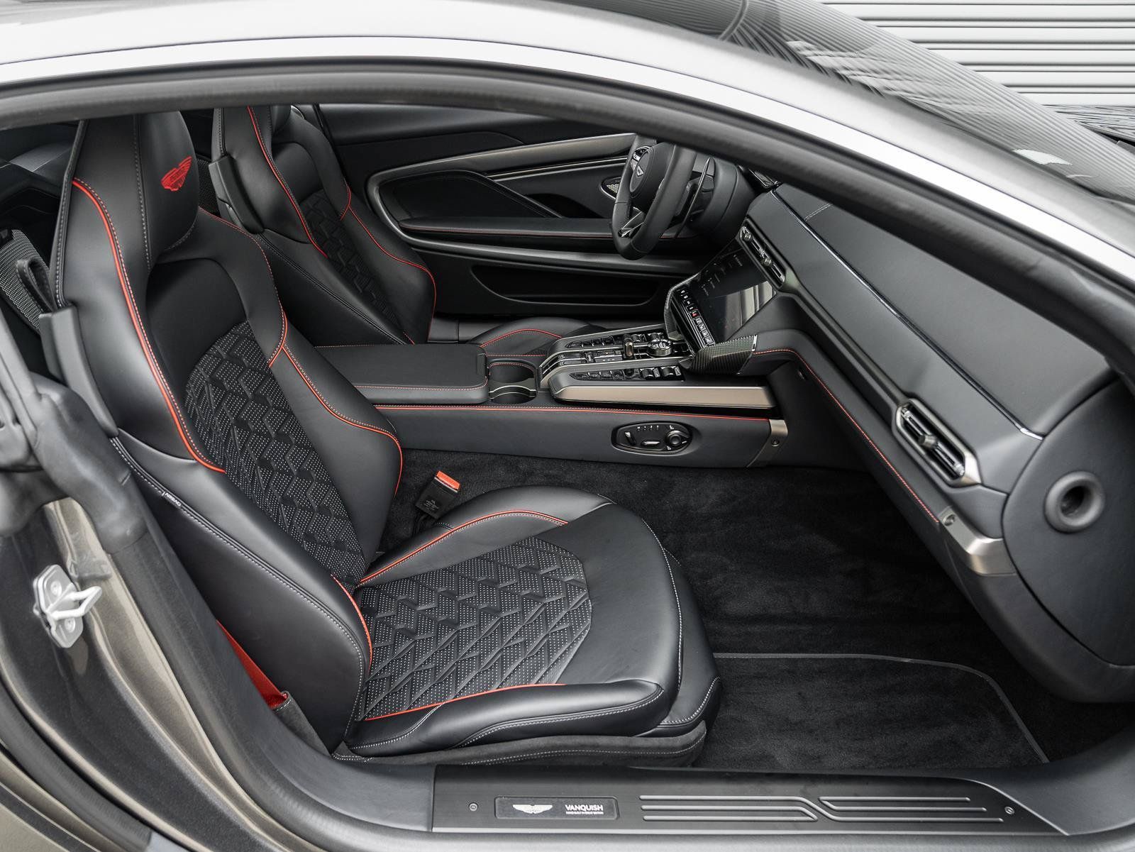 Used 2025 Aston Martin Vanquish RWD image 26
