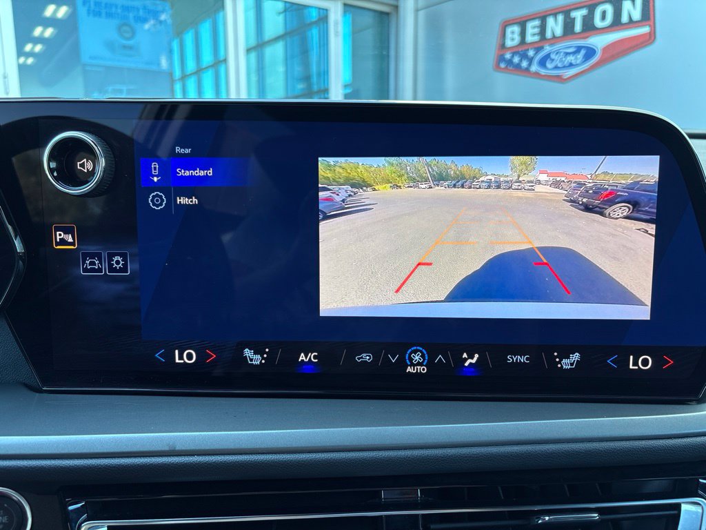 Used 2026 Chevrolet Traverse LT FWD image 25