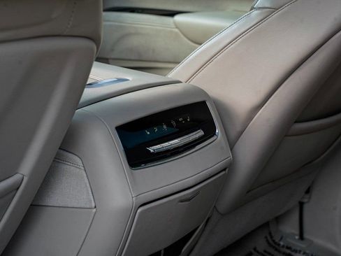 Used 2023 Cadillac Escalade ESV Premium Luxury Platinum image 17