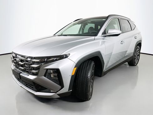 Certified 2025 Hyundai Tucson Limited AWD/4WD image 3