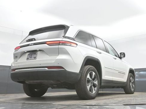 Used 2022 Jeep Grand Cherokee Limited 4xe w/ Luxury Tech Group II AWD/4WD image 33