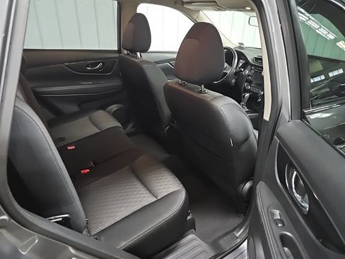 Used 2018 Nissan Rogue SV w/ Sun & Sound Touring Package AWD/4WD image 19