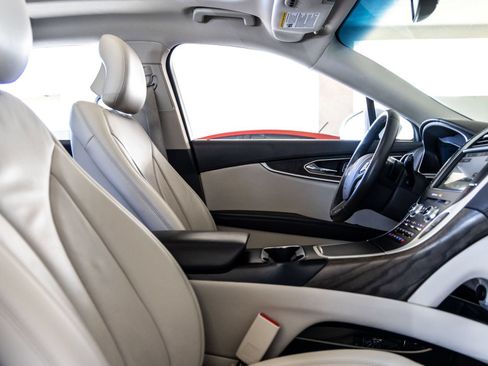 Used 2018 Lincoln MKX Reserve FWD image 34