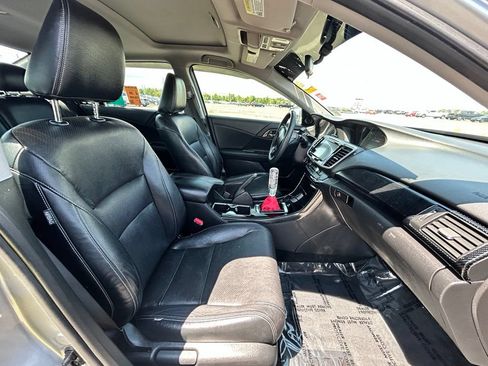 Used 2017 Honda Accord EX image 13