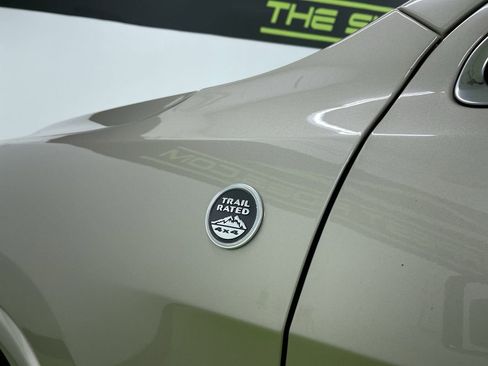 Used 2015 Jeep Grand Cherokee Overland w/ Advanced Technology Group image 15