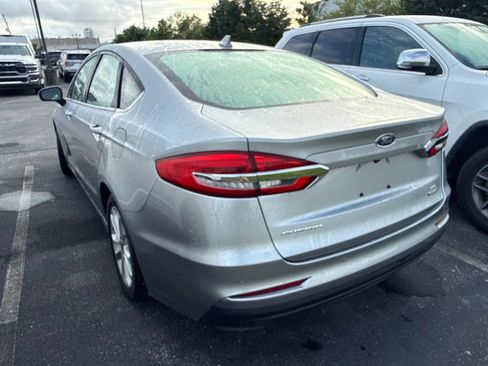 Used 2020 Ford Fusion SE FWD image 3