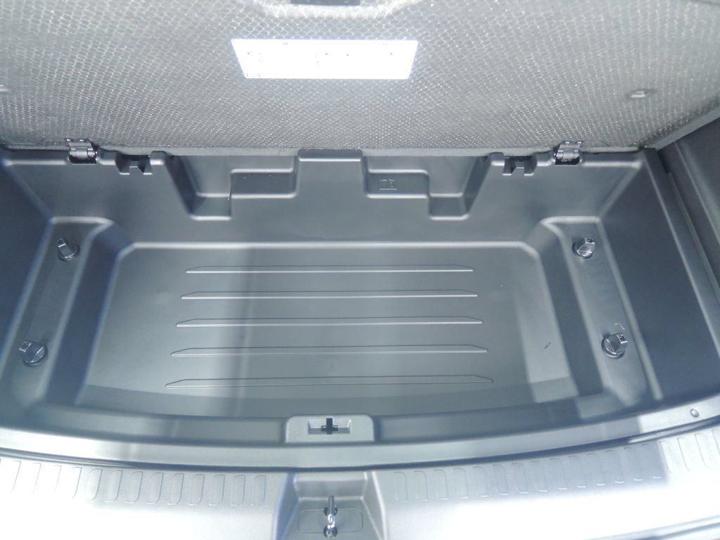 New 2026 Chevrolet Traverse LT w/ Sun and Wheel Package FWD image 31