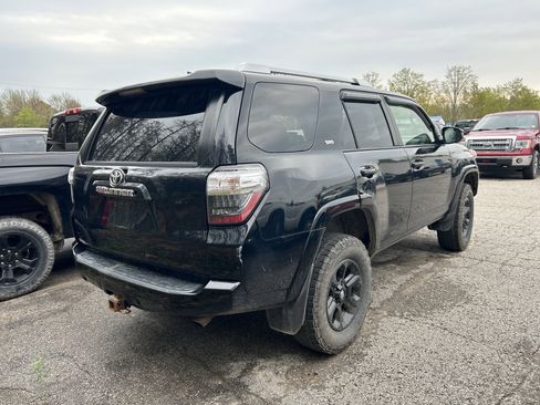 Used 2015 Toyota 4Runner SR5 AWD/4WD image 3