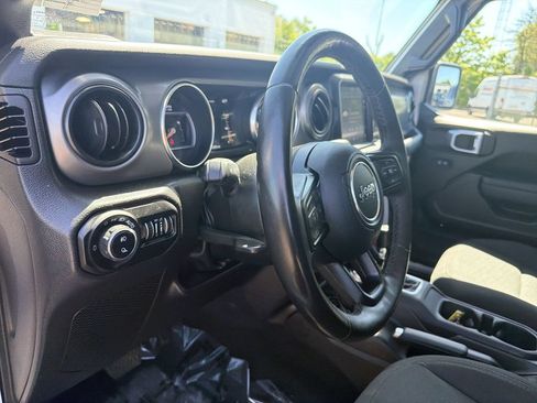 Used 2022 Jeep Gladiator Sport AWD/4WD image 19