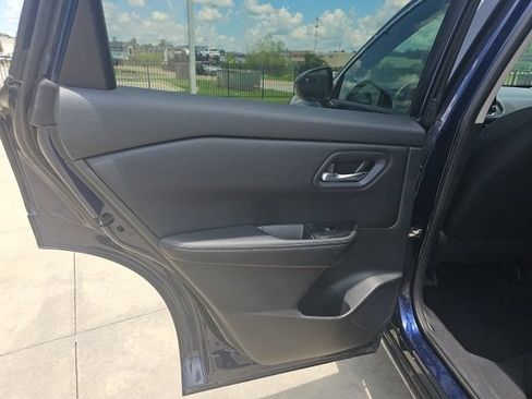 Used 2025 Nissan Rogue SV FWD image 14