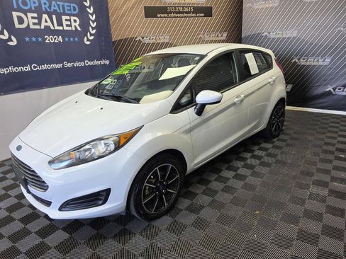 Used 2018 Ford Fiesta SE FWD image 2