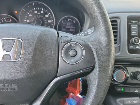 Used 2022 Honda HR-V LX image 29