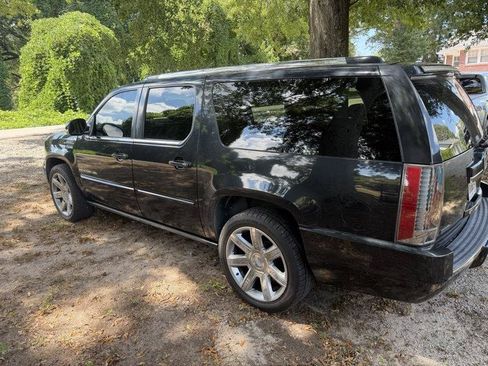 Used 2012 Cadillac Escalade ESV Premium AWD/4WD image 2