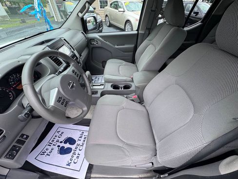 Used 2016 Nissan Frontier SV RWD image 18