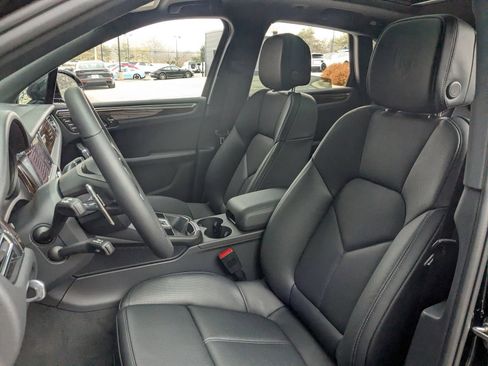 New 2026 Porsche Macan AWD/4WD image 5