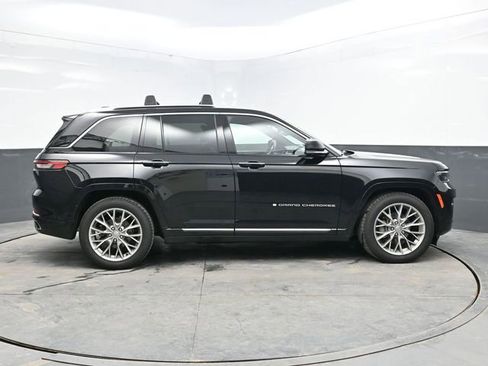 Used 2023 Jeep Grand Cherokee Summit AWD/4WD image 8