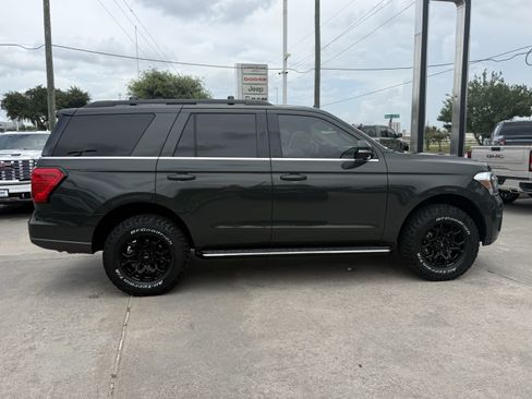 Used 2022 Ford Expedition XLT AWD/4WD image 3