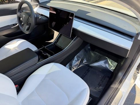 Used 2020 Tesla Model 3 Long Range image 32