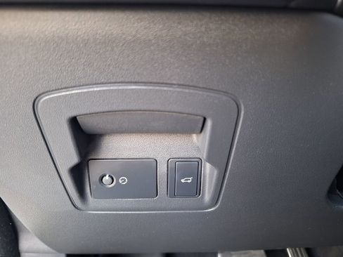 Used 2025 Land Rover Range Rover Velar Dynamic SE image 22