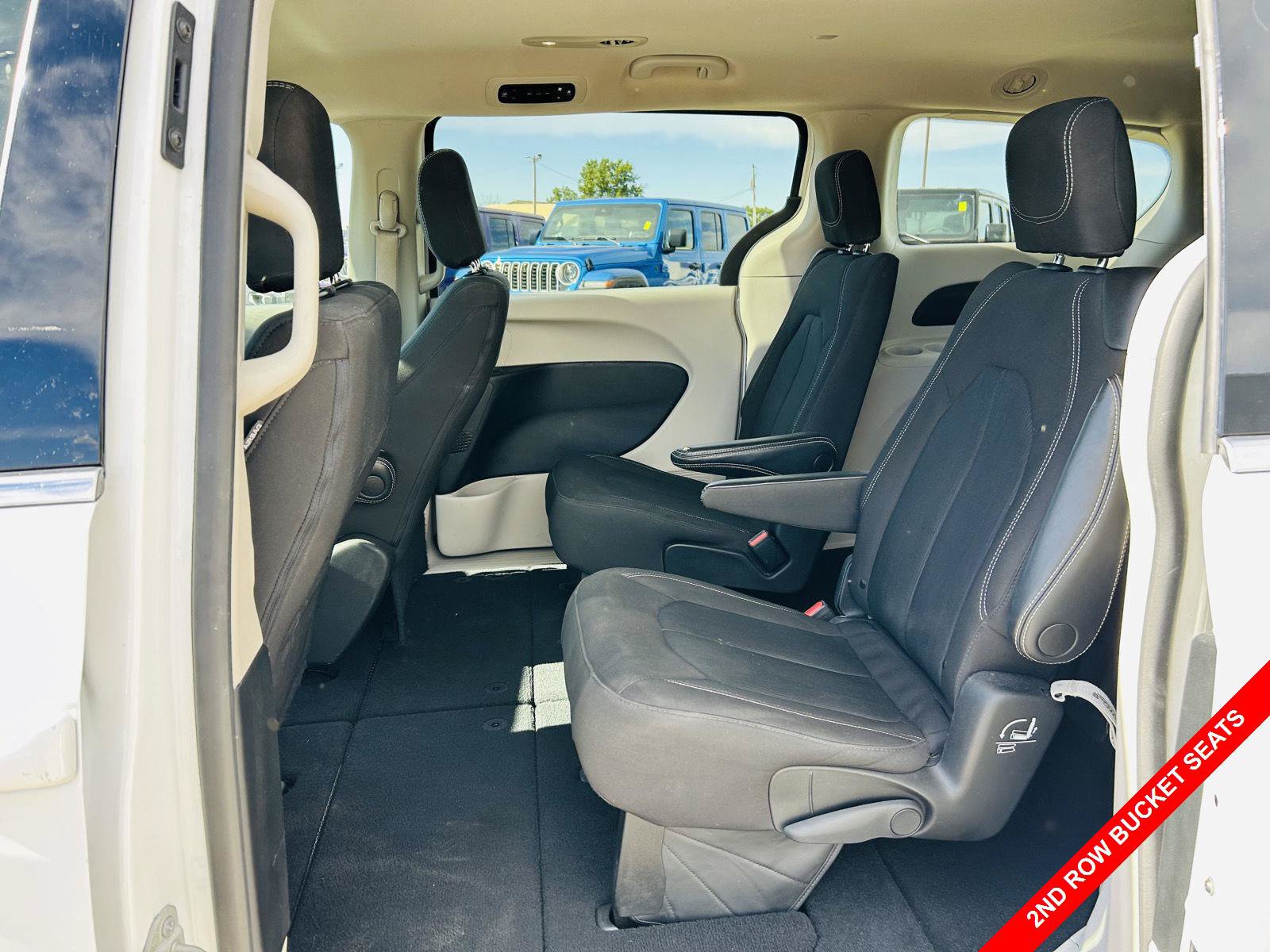 Used 2023 Chrysler Voyager LX FWD image 23