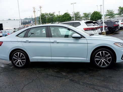New 2025 Volkswagen Jetta SE image 3