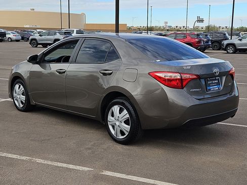 Used 2018 Toyota Corolla LE w/ Carpet Mat Package (TMS) FWD image 3