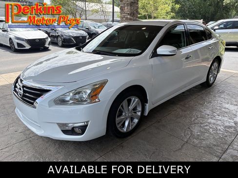 Used 2015 Nissan Altima 2.5 SV w/ Convenience Package FWD image 1