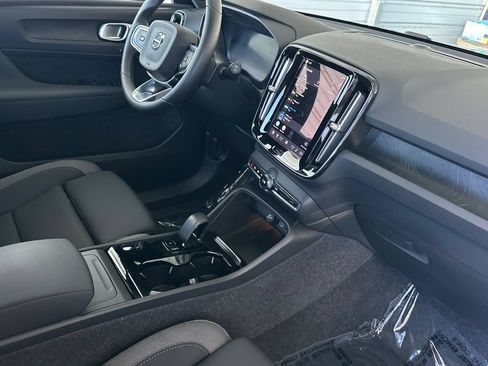 Certified 2025 Volvo EX40 Core AWD/4WD image 19