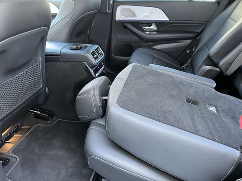 Used 2025 Mercedes-Benz GLS 450 4MATIC image 18