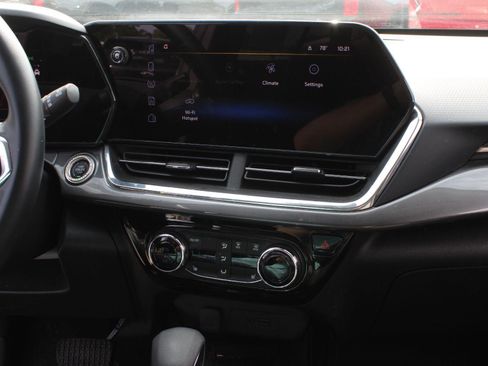 Used 2024 Chevrolet Trax ACTIV w/ Sunroof Package FWD image 12