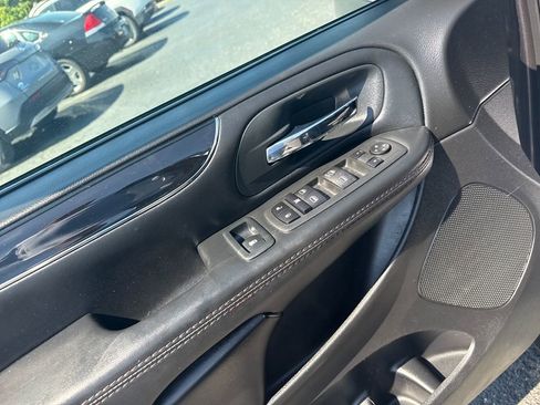 Used 2020 Dodge Grand Caravan SE FWD image 14
