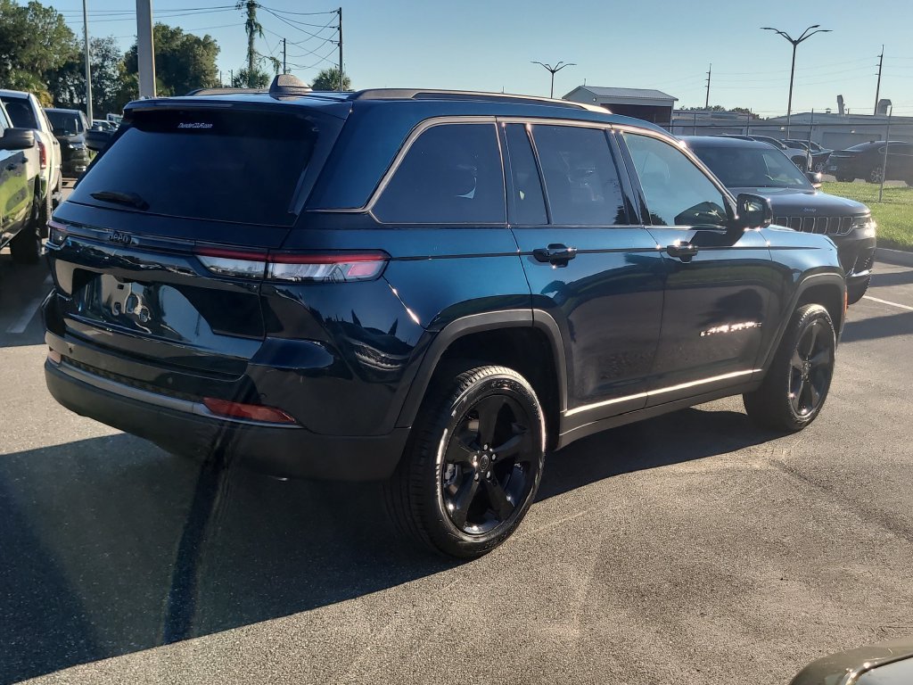 New 2027 Jeep Grand Cherokee Limited RWD image 4