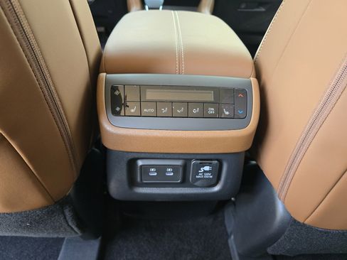 New 2026 Nissan Pathfinder Platinum AWD/4WD image 24