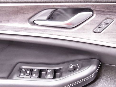 Used 2023 Jeep Grand Cherokee 4WD 4xe w/ Luxury Tech Group II image 24