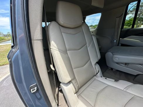 Used 2016 Cadillac Escalade ESV Luxury AWD/4WD image 26