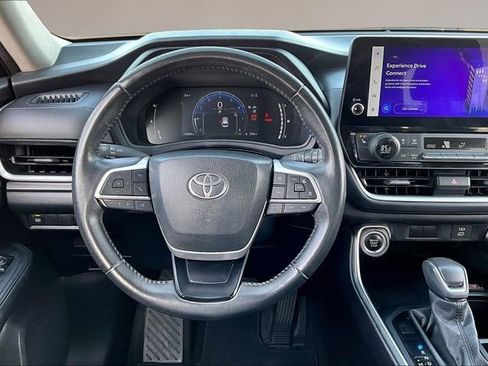 Used 2024 Toyota Grand Highlander XLE image 8