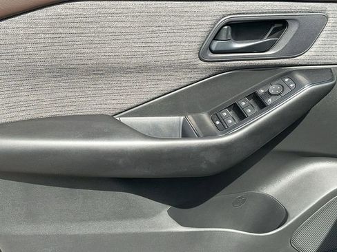 Used 2023 Nissan Rogue S image 13