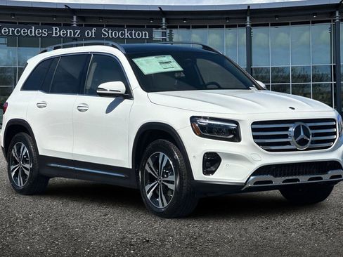 New 2025 Mercedes-Benz GLB 250 4MATIC image 1