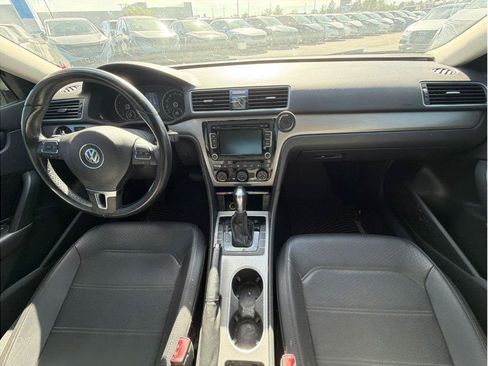 Used 2014 Volkswagen Passat 1.8T SE FWD image 4