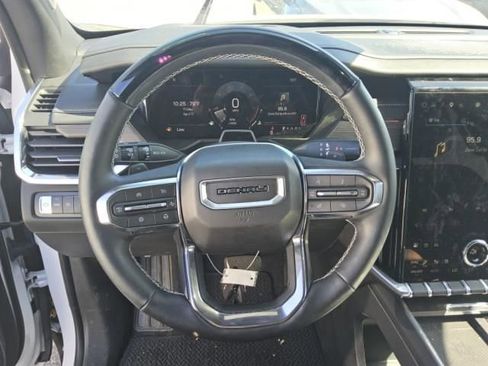 Used 2025 GMC Acadia Denali w/ Super Cruise Package FWD image 3