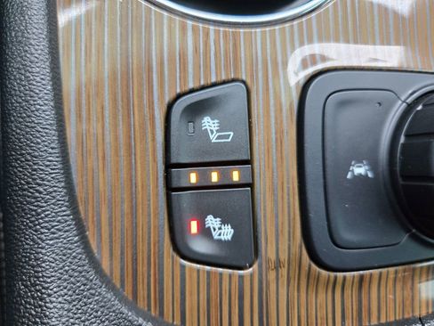 Used 2023 GMC Acadia SLE w/ Driver Convenience Package image 29