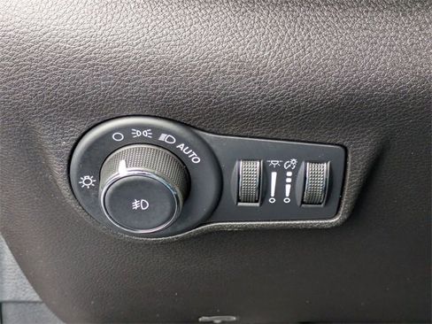 Certified 2023 Jeep Compass Limited image 13