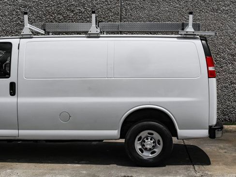 Used 2022 Chevrolet Express 2500 w/ Driver Convenience Package RWD image 17