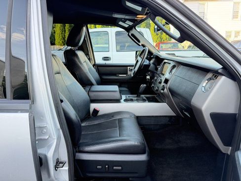 Used 2017 Ford Expedition EL XLT w/ Equipment Group 202A AWD/4WD image 18