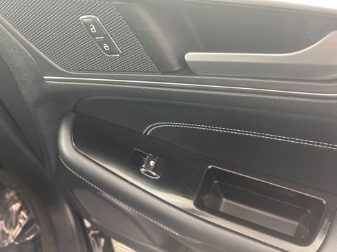 Used 2018 Ford Edge Titanium image 25